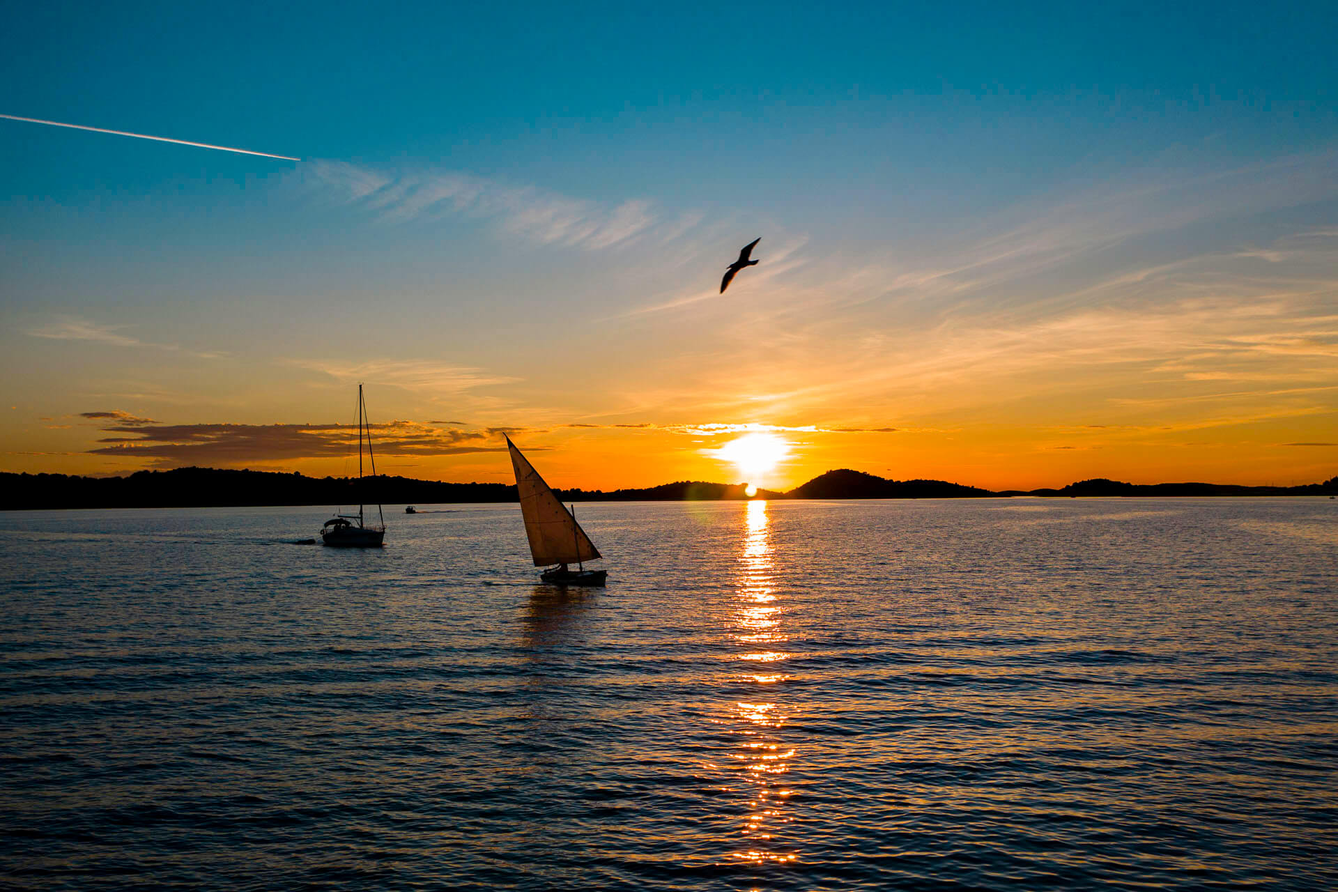 2019/09/24 - Sailing boat at sunset 1