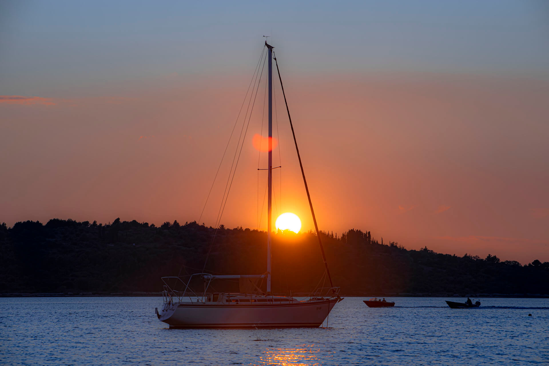 2019/09/24 - Sailing boat at sunset 4